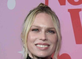 Heartwarming True Story Behind the Netflix Series Revealed by Creator Erin Foster – E! Online news-01102024-061658