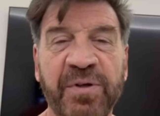 Nick Knowles Arm Injury Sparks Uncertainty for Strictly Fate news-01102024-164752