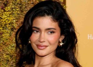 Kylie Jenner Channels Demi Moore in Nude Halloween Costume – E! Online news-01112024-114856