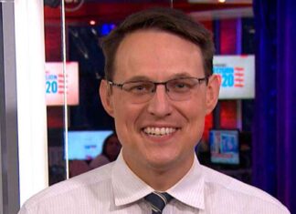 Steve Kornacki: A Tribute to the Chartthrob and His Iconic Khakis news-05112024-105217