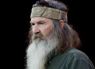 Phil Robertson of Duck Dynasty Diagnosed with Alzheimer’s Disease – E! News phil-robertson-of-duck-dynasty-diagnosed-with-alzheimers-disease-e-news