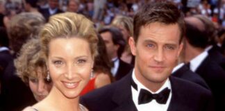 lisa-kudrow-discovers-hidden-note-from-matthew-perry-in-friends-gift-e-online