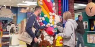 exploring-lego-stores-with-nteractive-games-and-live-streaming