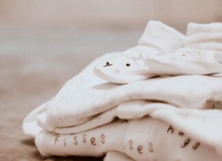 Baby Tee Trend Explained: Why This ’90s Look Is Back Again Baby Tee Trend Explained: Why This ’90s Look Is Back Again