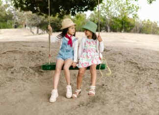 Bucket Hats For Men: Why This ’90s Trend Is Back In Style Bucket Hats For Men: Why This ’90s Trend Is Back In Style