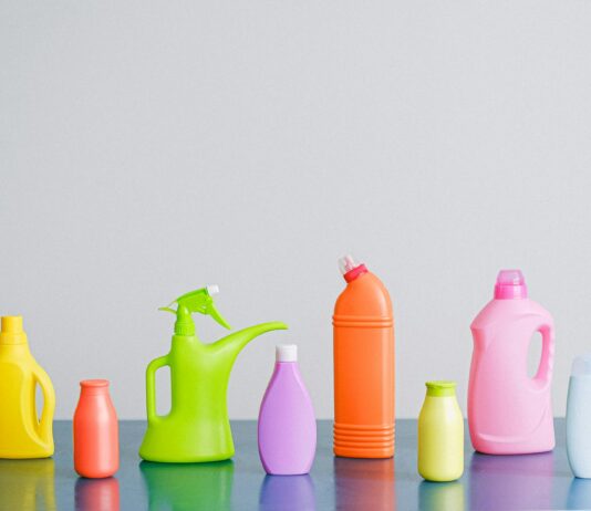 Comet Cleaner Review: Is This The Best All-Purpose Scrub Around?