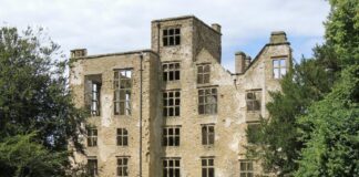 Éanna Hardwicke: Life Story, Career Highlights, and Full Biography