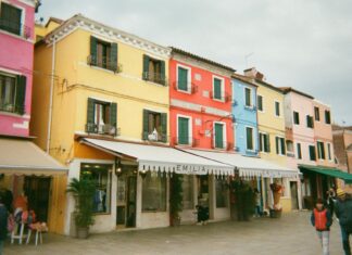 Emilia Clarke: Life Story, Career Highlights, and Full Biography Emilia Clarke: Life Story, Career Highlights, and Full Biography