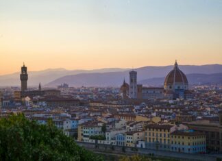 Florence Pugh: Life Story, Career Highlights, and Full Biography Florence Pugh: Life Story, Career Highlights, and Full Biography