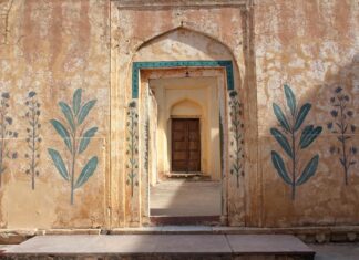 Jai Courtney: Life Story, Career Highlights, and Full Biography Jai Courtney: Life Story, Career Highlights, and Full Biography