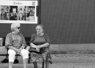 Joe Alwyn: Life Story, Career Highlights, and Full Biography Joe Alwyn: Life Story, Career Highlights, and Full Biography