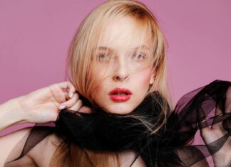 Karlie Kloss: Life Story, Career Highlights, and Full Biography Karlie Kloss: Life Story, Career Highlights, and Full Biography