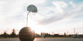 Lainey Wilson: Life Story, Career Highlights, and Full Biography