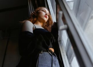 Low Rise Jeans Are Back: Why Everyone’s Obsessed Again Low Rise Jeans Are Back: Why Everyone’s Obsessed Again