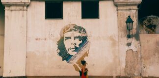 Michael Che: Life Story, Career Highlights, and Full Biography Michael Che: Life Story, Career Highlights, and Full Biography