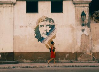 Michael Che: Life Story, Career Highlights, and Full Biography Michael Che: Life Story, Career Highlights, and Full Biography