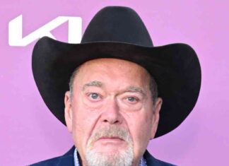 Jim Ross Reveals Cancer Diagnosis in WWE Hall of Fame Announcement jim-ross-reveals-cancer-diagnosis-in-wwe-hall-of-fame-announcement