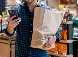 New Title: Grocery Store Implements Bag Policy After 45 Years – Customers Greeted by New Sign new-title-grocery-store-mplements-bag-policy-after-45-years-customers-greeted-by-new-sign