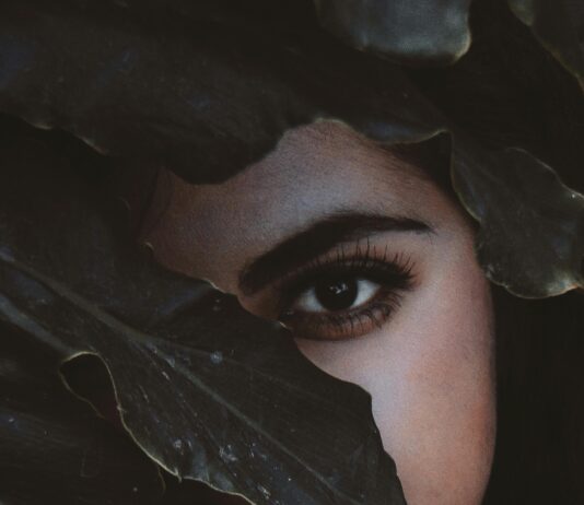 Kouri Richins: What Secrets Lie Behind Her Captivating Story? pexels photo 1685114