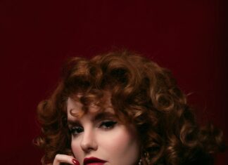 Retro Glamour: Discover Timeless Elegance for Your Style Revival