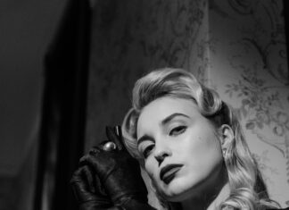 Retro Glamour: Uncover Timeless Styles That Captivate Hearts