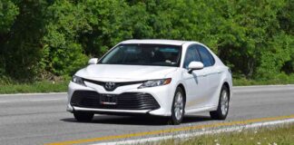 shocking-find-in-brand-new-car-trunk-womans-horror-discovery