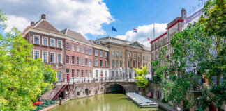 Utrecht: A Vibrant Mosaic of News, Sports, and Careers Utrecht, Utrecht Nieuws, Utrechts Sportnieuws, Roemeens Voetbalelftal, Nederlands Elftal, Ajax Utrecht, FC Utrecht, Opstellingen, Gemeente Utrecht Vacatures